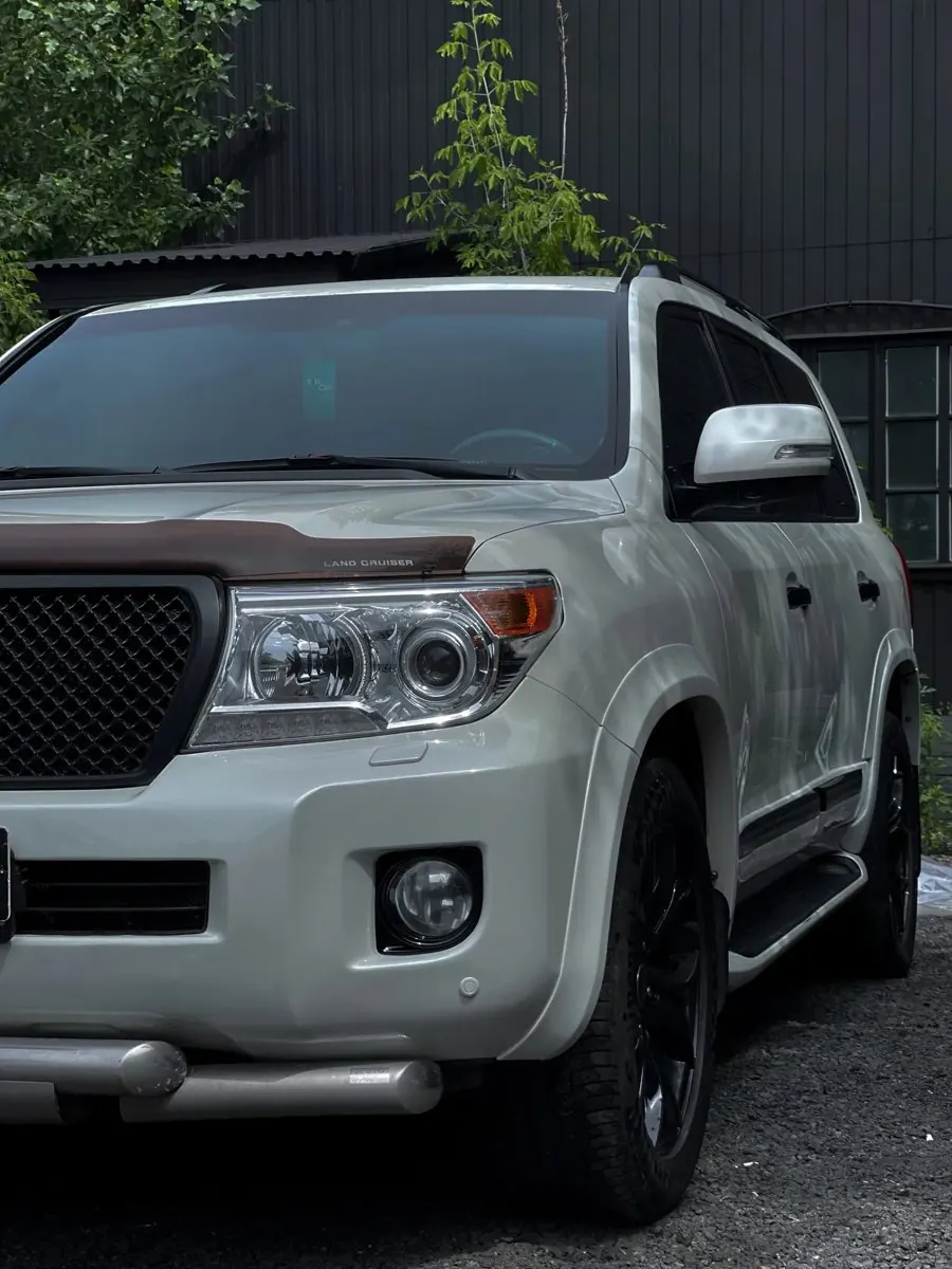 Toyota Land Cruiser 200: атермальная плёнка на передней полусфере