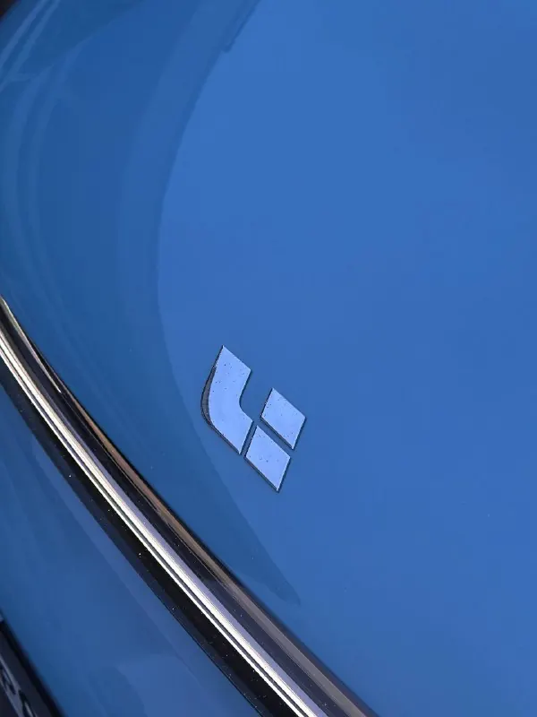 Глянцевая защитная плёнка на кузове Li Auto L7