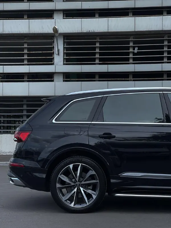 Audi Q7 после оклейки плёнкой 215 мкм