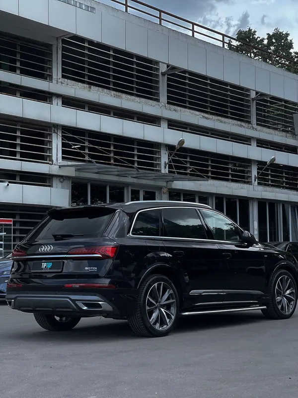Audi Q7. Задняя полусфера после тонировки