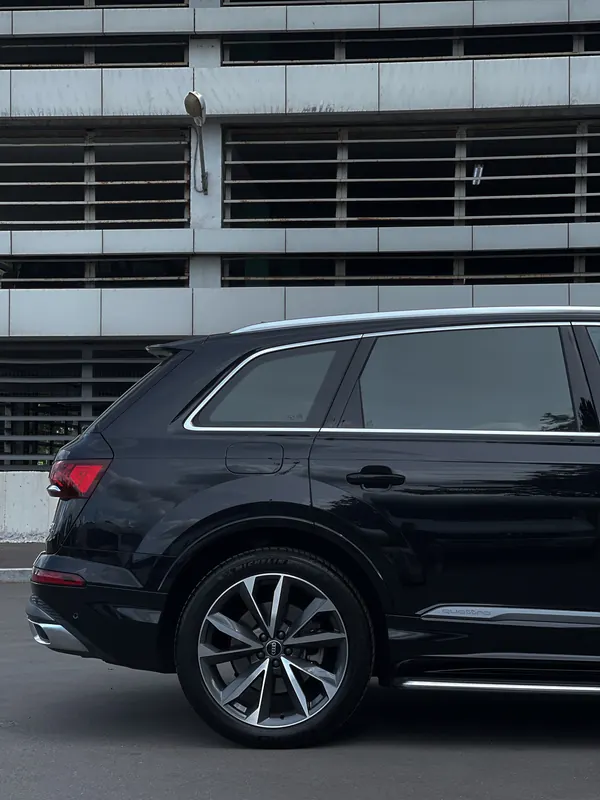 Двери и стойки Audi Q7