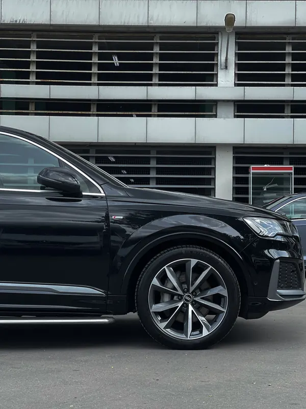 Audi Q7 — работа студии «Тип Топ»
