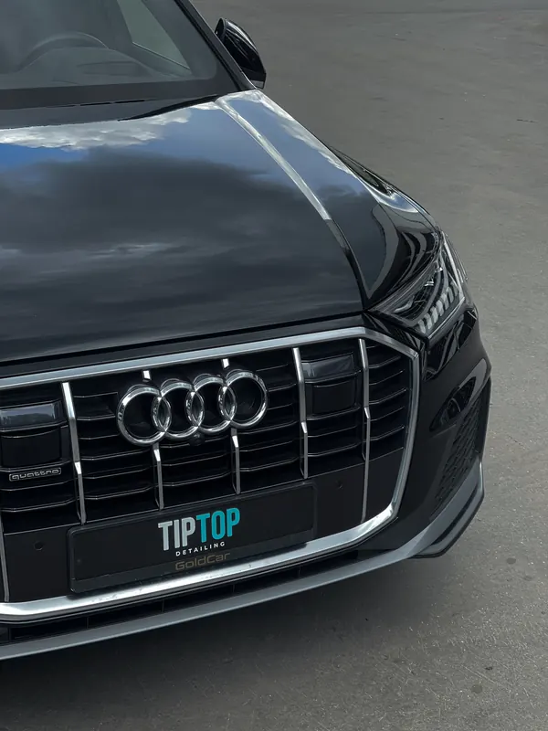 Решётка и капот Audi Q7