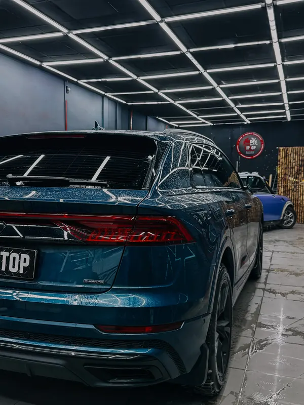 Audi Q8 S-line. Задняя полусфера после тонировки