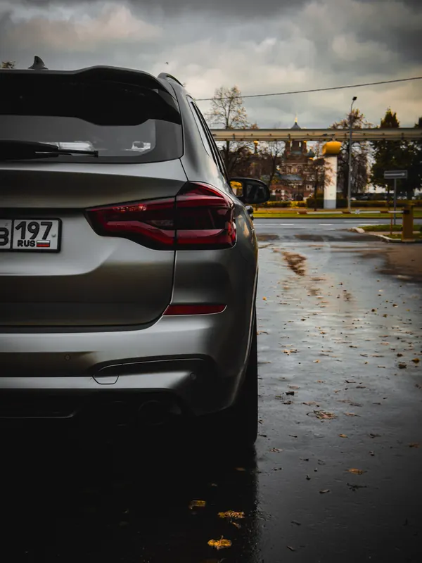 BMW X3 M. Задний фонарь и крышка багажника
