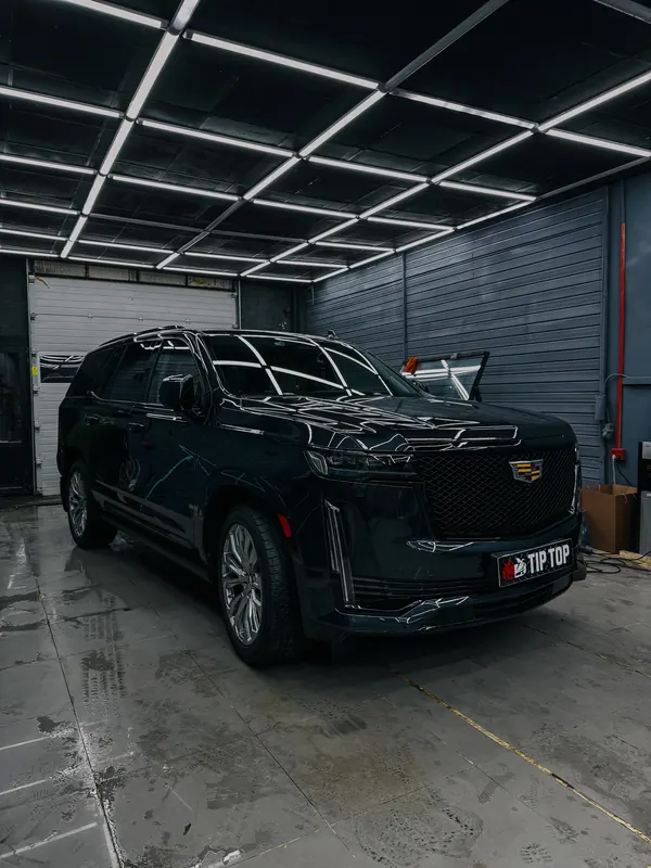 Cadillac Escalade 2023 — работа студии «Тип Топ»