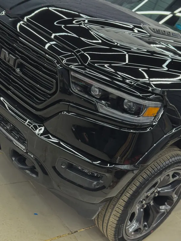 Dodge RAM. Капот и передняя часть RAM под плёнкой
