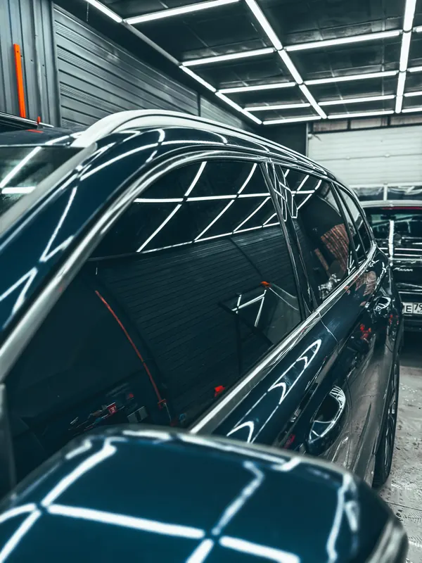 Geely Monjaro. Боковое стекло после тонировки