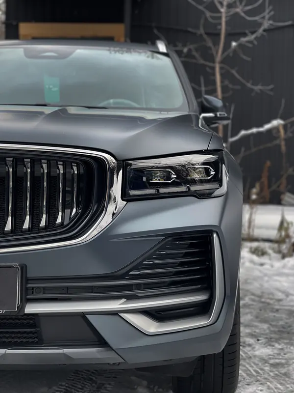 Решётка и фара Geely Monjaro