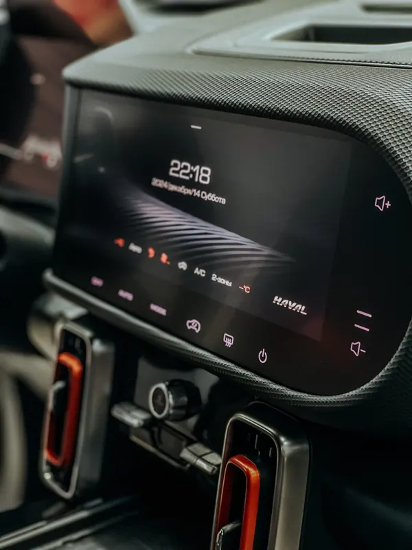 Haval Dargo. Монитор мультимедиа в матовой плёнке