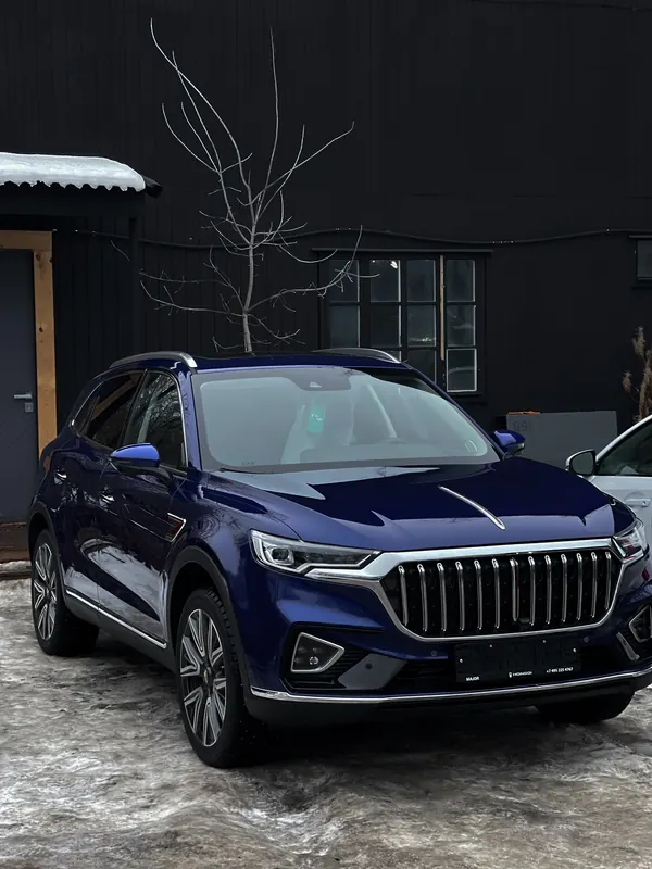 Hongqi HS5. Капот, фары и передний бампер под плёнкой