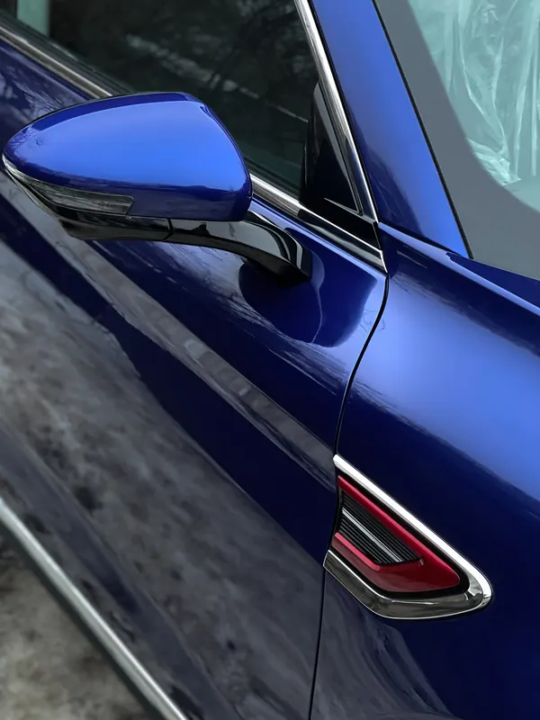Hongqi HS5. Зеркало и переднее крыло