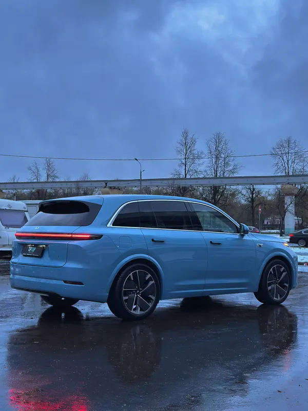 Li Auto L7. Двери, задние крылья и крышка багажника тоже под плёнкой