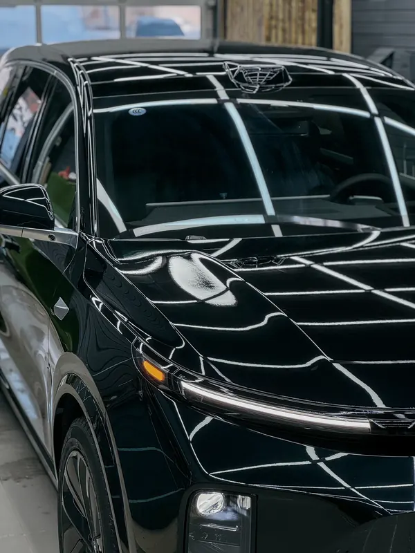 Li Auto L9. Капот и передняя часть L9 под плёнкой