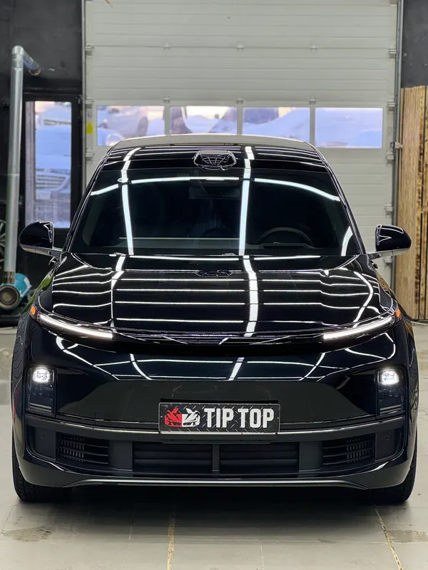 Li Auto L9 спереди