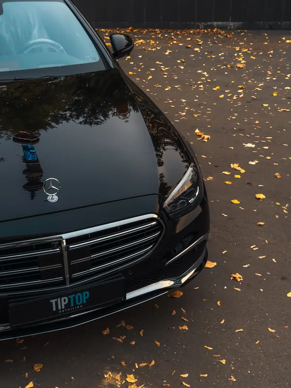 Mercedes-Benz E450. Капот и решётка после оклейки