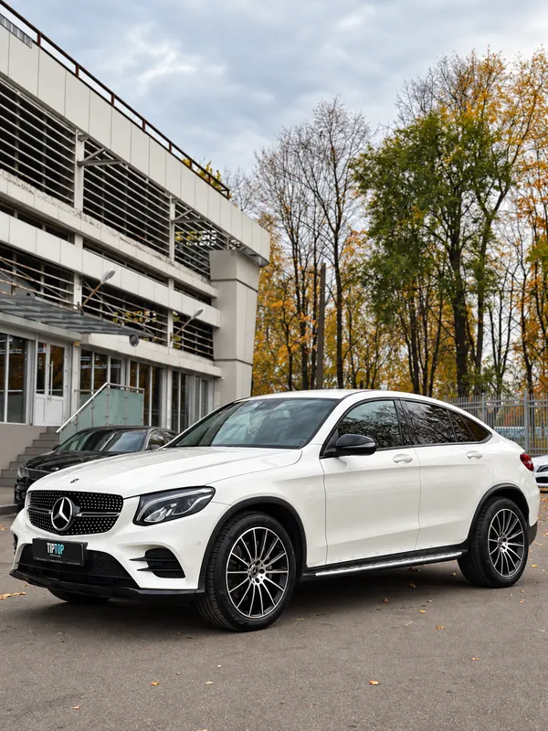 Белый Mercedes-Benz GLC Coupe после полировки и керамики