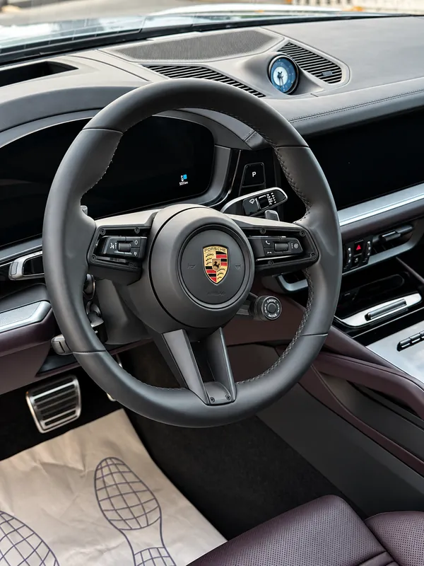 Porsche Cayenne Turbo S. Руль и панель после химчистки