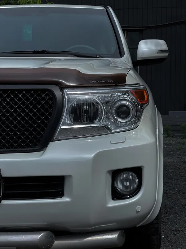 Toyota Land Cruiser 200. Фара и передний бампер