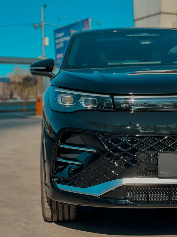 Volkswagen Tiguan L PRO. Передний бампер и фара Tiguan L Pro